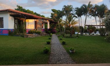 VENTA DE CHALET. VIA MONTENEGRO