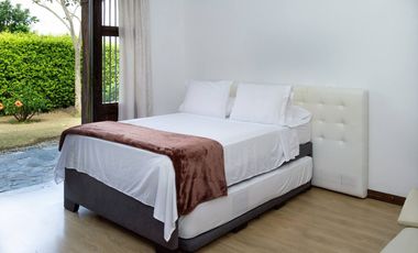 VENTA DE CHALET. VIA MONTENEGRO