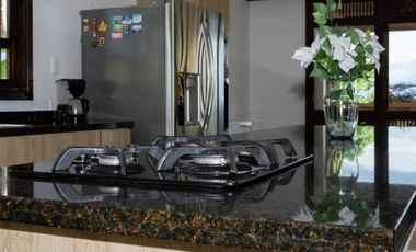 VENTA DE CHALET. VIA MONTENEGRO