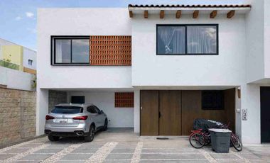 Casa con Jardín en venta Cholula