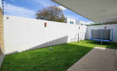Casa con Jardín en venta Cholula