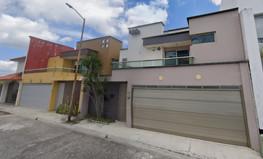 HERMOSA CASA A TAN SOLO 5 MIN DE LAS AMERICAS