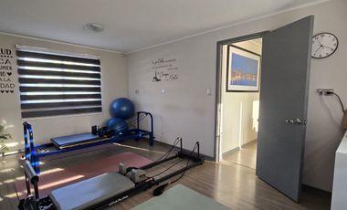 Se arrienda, Espectacular Casa con Piscina Temperada 4 dormitorios + sala multiuso - Chicureo