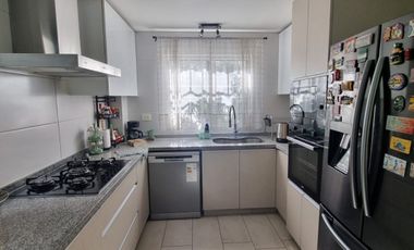 Se arrienda, Espectacular Casa con Piscina Temperada 4 dormitorios + sala multiuso - Chicureo