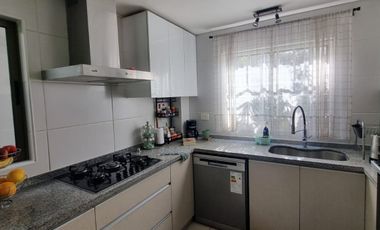 Se arrienda, Espectacular Casa con Piscina Temperada 4 dormitorios + sala multiuso - Chicureo