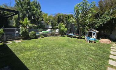 Se arrienda, Espectacular Casa con Piscina Temperada 4 dormitorios + sala multiuso - Chicureo