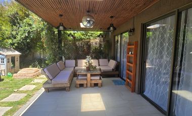 Se arrienda, Espectacular Casa con Piscina Temperada 4 dormitorios + sala multiuso - Chicureo