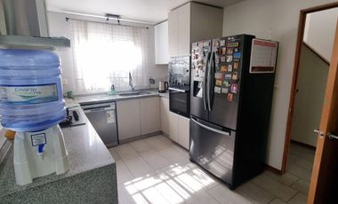 Se arrienda, Espectacular Casa con Piscina Temperada 4 dormitorios + sala multiuso - Chicureo