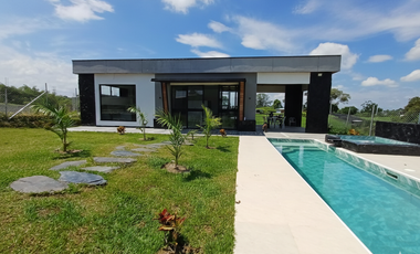 VENTA O PERMUTA INCREIBLE CASA CAMPESTRE A 10 MINUTOS DE QUIMBAYA (QUINDÍO) / Casa Campestre Eje Cafetero / Casa Campestre Nueva / Piscina / Jacuzzi