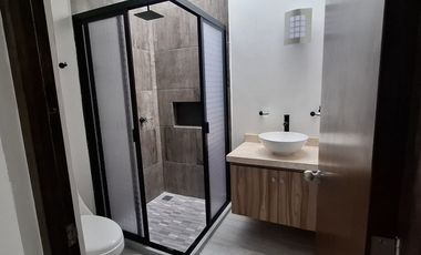CASA EN VENTA EN FRACCIONAMIENTO BOSQUES DE SAN JUAN