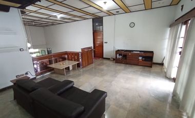 Disewakan rumah furnish siap huni bandung utara Budisari  Setiabudi Bandung dkt UPI, NHI, RSHS, Rs. Advent, ITB