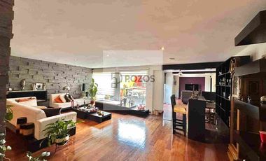 Residencia de 1 nivel con amplios espacios interiores y terraza