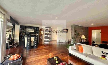 Residencia de 1 nivel con amplios espacios interiores y terraza