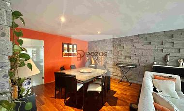 Residencia de 1 nivel con amplios espacios interiores y terraza