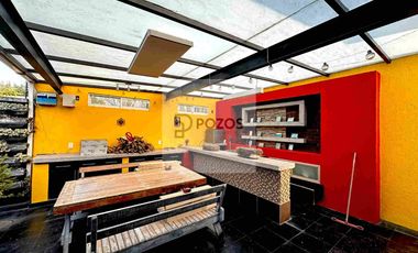 Residencia de 1 nivel con amplios espacios interiores y terraza