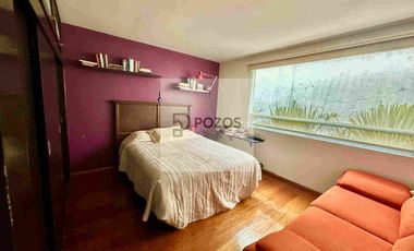 Residencia de 1 nivel con amplios espacios interiores y terraza