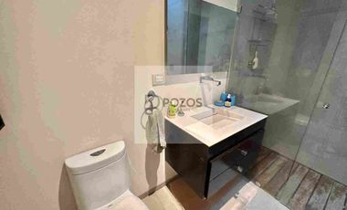 Residencia de 1 nivel con amplios espacios interiores y terraza