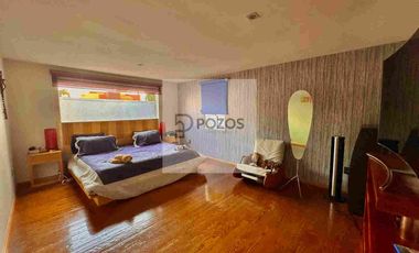 Residencia de 1 nivel con amplios espacios interiores y terraza