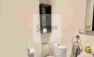 Residencia de 1 nivel con amplios espacios interiores y terraza