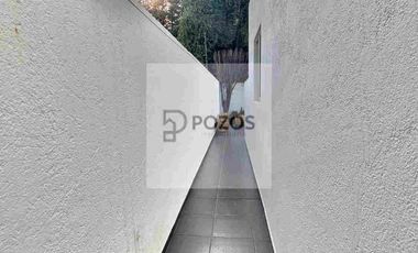 Residencia de 1 nivel con amplios espacios interiores y terraza