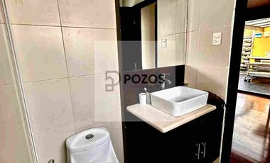 Residencia de 1 nivel con amplios espacios interiores y terraza