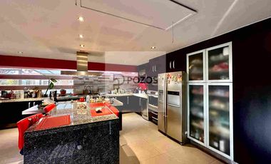 Residencia de 1 nivel con amplios espacios interiores y terraza