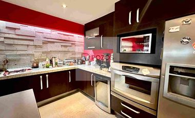 Residencia de 1 nivel con amplios espacios interiores y terraza