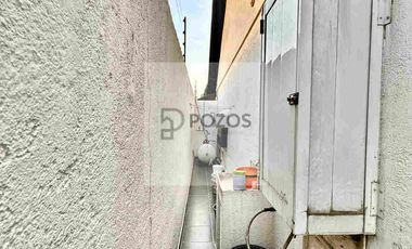 Residencia de 1 nivel con amplios espacios interiores y terraza