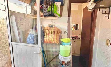 Residencia de 1 nivel con amplios espacios interiores y terraza