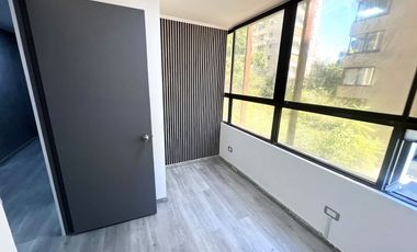 Arriendo Excelente Oficina, Bosque Norte, Total Remodelada.