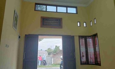 jual cepat  rumah   bonus finising di CHATT ulang 1 menit kejalan raya propinsi , di mojongapit Jombang