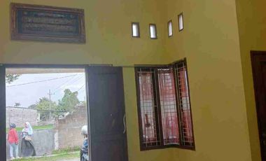 jual cepat  rumah   bonus finising di CHATT ulang 1 menit kejalan raya propinsi , di mojongapit Jombang
