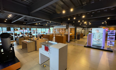 ESPLENDIDO LOCAL A PIE DE AVENIDA UNIVERSIDAD