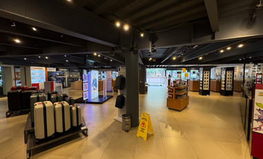 ESPLENDIDO LOCAL A PIE DE AVENIDA UNIVERSIDAD