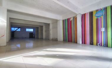 Edificio en Renta de 3 pisos, uso comercial sobre Av Miguel Aleman, Leon, Gto.