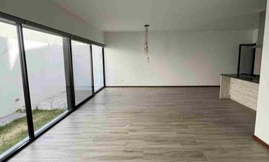 MADERNA CASA EN RENTA EN LOMAS DE ANGELÓPOLIS.  CERCA DE BARRIO CASCATTA