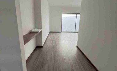 MADERNA CASA EN RENTA EN LOMAS DE ANGELÓPOLIS.  CERCA DE BARRIO CASCATTA