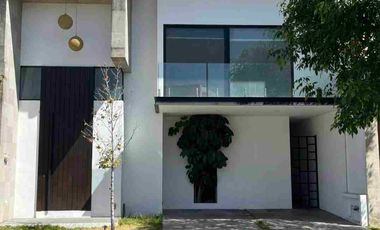 MADERNA CASA EN RENTA EN LOMAS DE ANGELÓPOLIS.  CERCA DE BARRIO CASCATTA