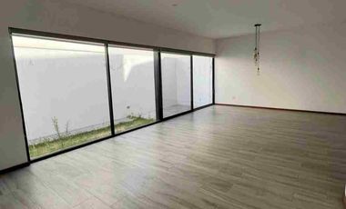 MADERNA CASA EN RENTA EN LOMAS DE ANGELÓPOLIS.  CERCA DE BARRIO CASCATTA