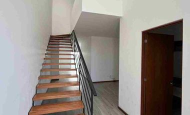 MADERNA CASA EN RENTA EN LOMAS DE ANGELÓPOLIS.  CERCA DE BARRIO CASCATTA