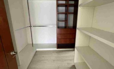 MADERNA CASA EN RENTA EN LOMAS DE ANGELÓPOLIS.  CERCA DE BARRIO CASCATTA