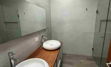 MADERNA CASA EN RENTA EN LOMAS DE ANGELÓPOLIS.  CERCA DE BARRIO CASCATTA