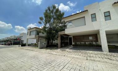 CASA EN RENTA, MOD. HANNA, RESIDENCIAL VALLE DE LAS FUENTES, CALIMAYA