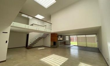 CASA EN RENTA, MOD. HANNA, RESIDENCIAL VALLE DE LAS FUENTES, CALIMAYA