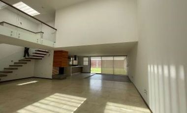 CASA EN RENTA, MOD. HANNA, RESIDENCIAL VALLE DE LAS FUENTES, CALIMAYA