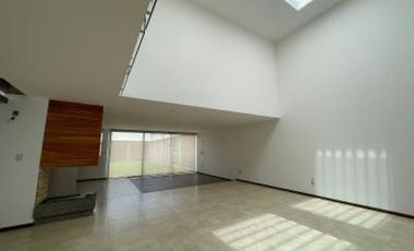 CASA EN RENTA, MOD. HANNA, RESIDENCIAL VALLE DE LAS FUENTES, CALIMAYA