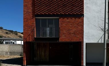 Casa nueva en Fracc. El Edén, Zona Santa Anita
