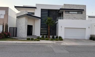 SE RENTA CASA MISION DE LOS LAGOS