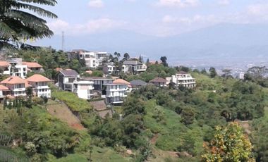 Dijual Rumah Villa Luas Asri di Dago Village