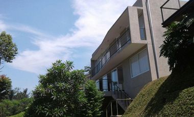 Dijual Rumah Villa Luas Asri di Dago Village